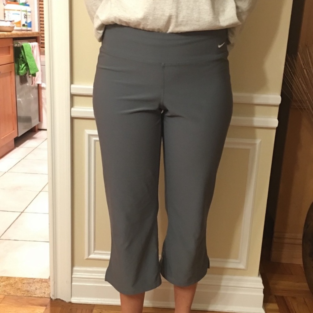 Gray Nike Cropped SweatpantsSize Small